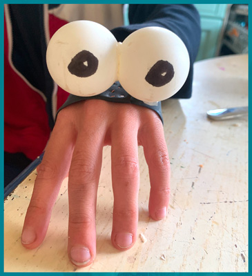 Atelier marionnette manipulation des yeux